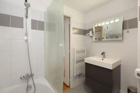 402 -studio Elegant Et Confortable A 5 - Flat-guest * Parigi